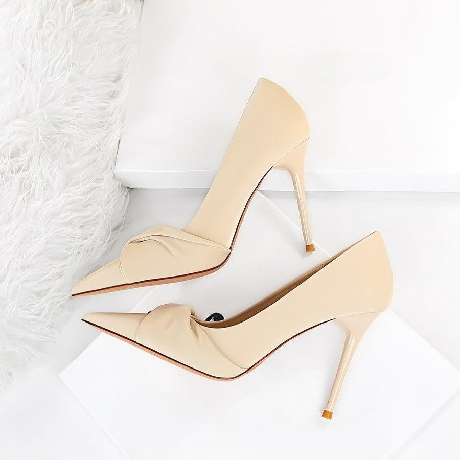 High heels with thin soles and shallow openings