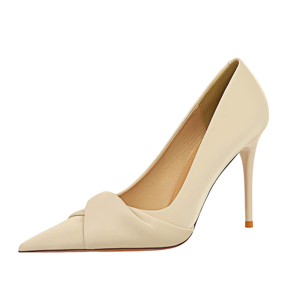 High heels with thin soles and shallow openings