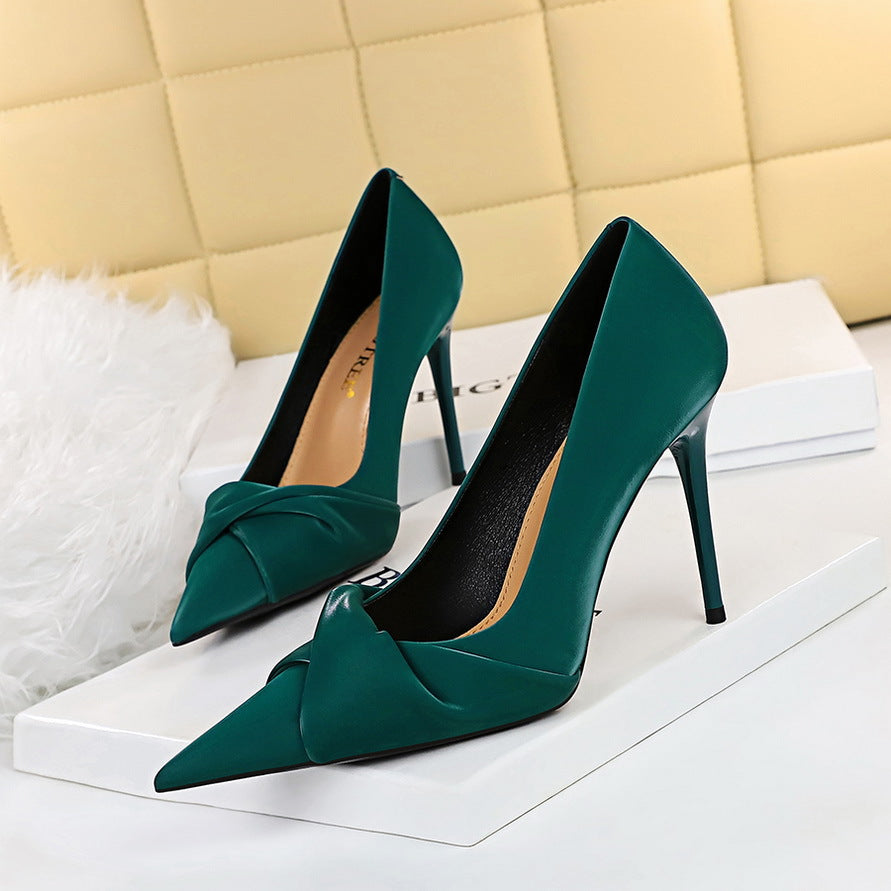 High heels with thin soles and shallow openings
