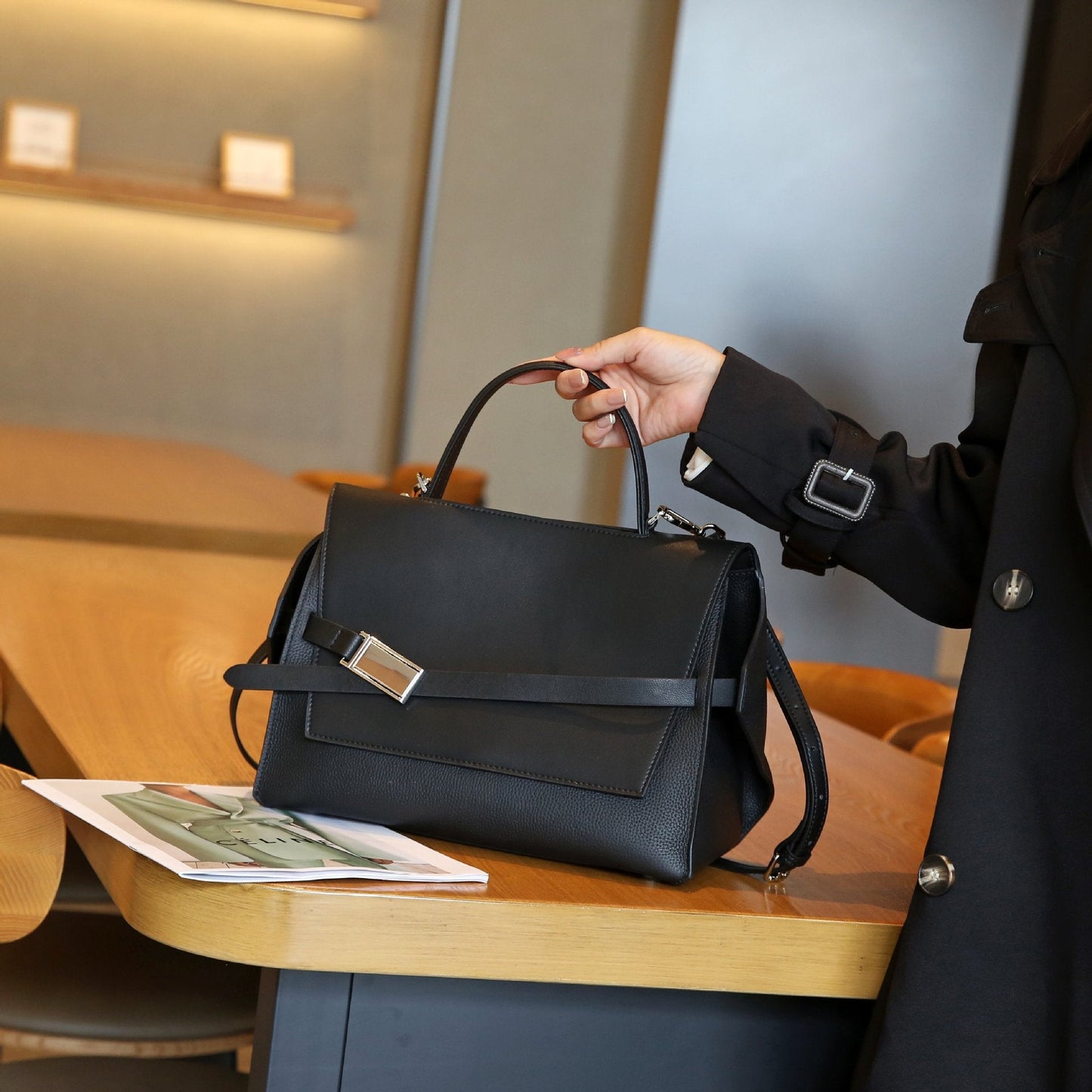 Shoulder tote bag