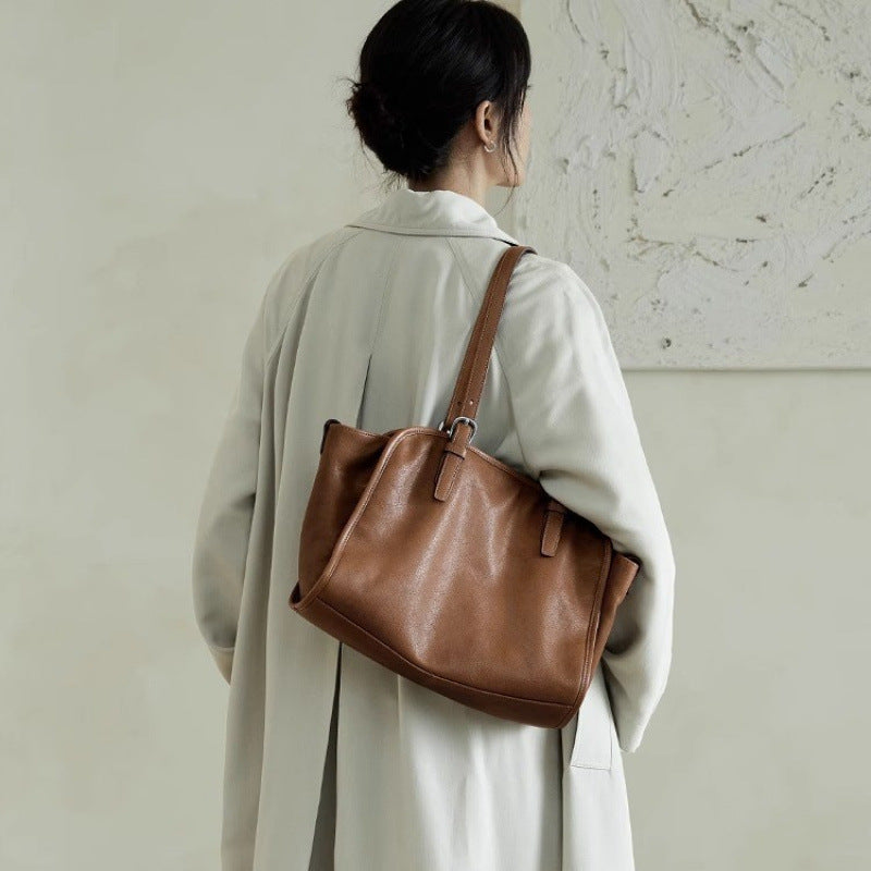 Large capacity armpit bag