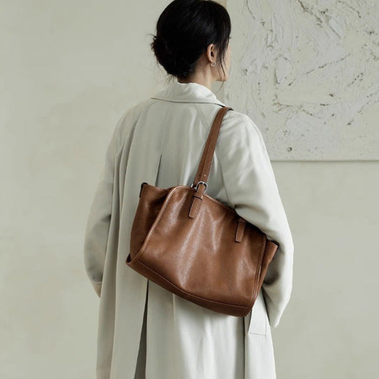Large capacity armpit bag